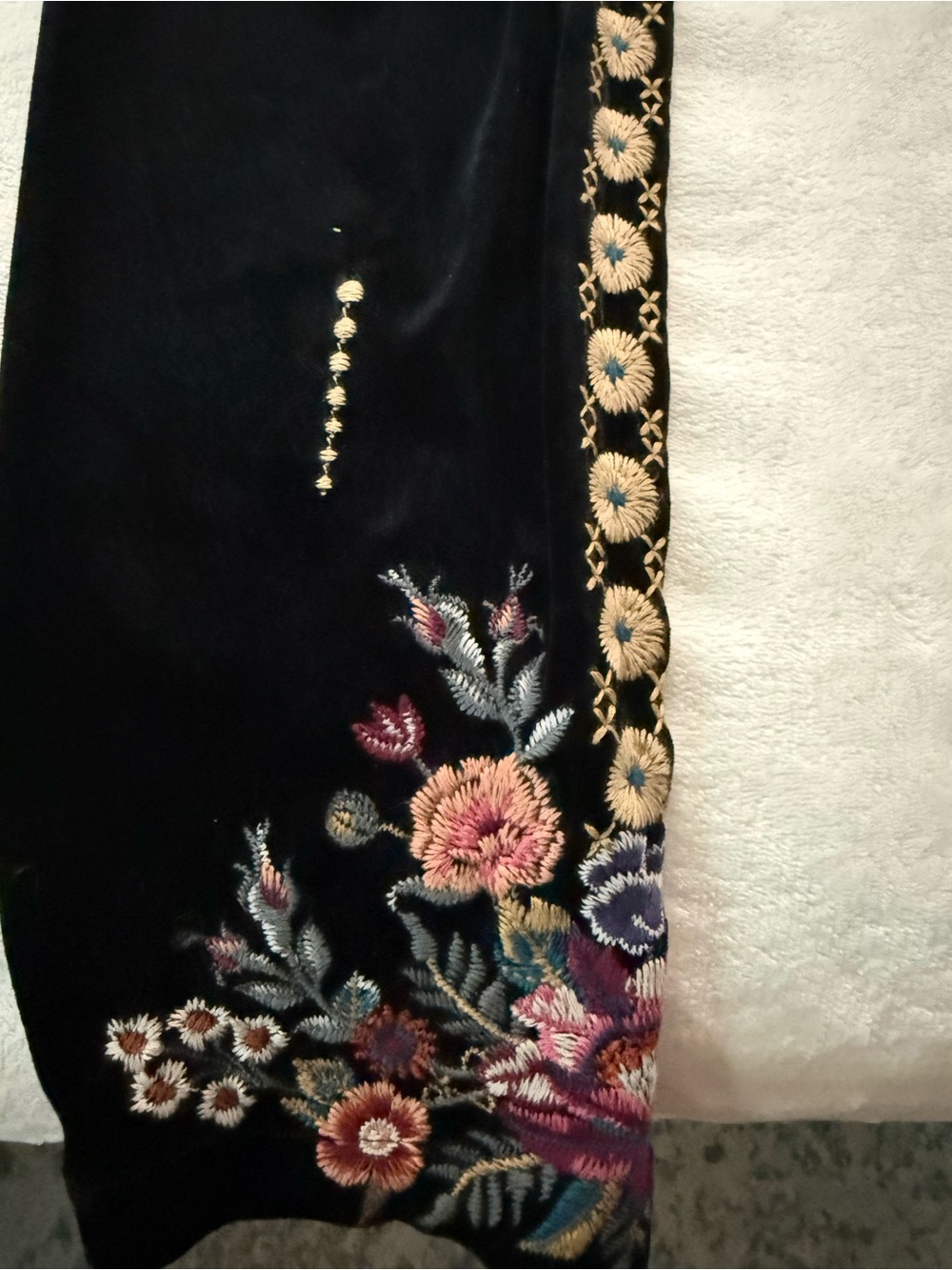 Johnny Was black velvet pull-on leggings floral embroidery on sides & hem M E01 - Picture 2 of 6